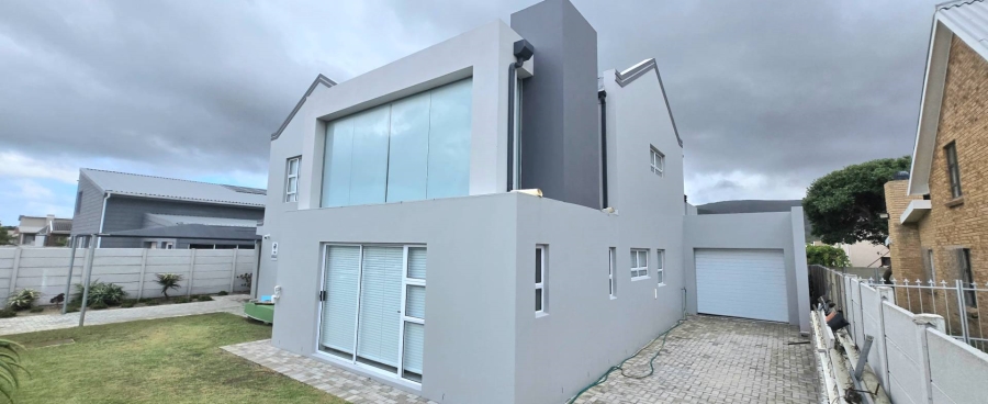 4 Bedroom Property for Sale in Franskraal Western Cape